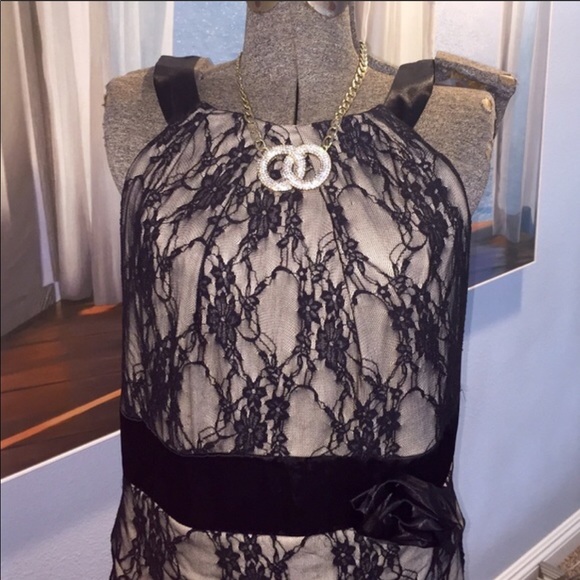 Dresses & Skirts - Black Lace Midi Dress